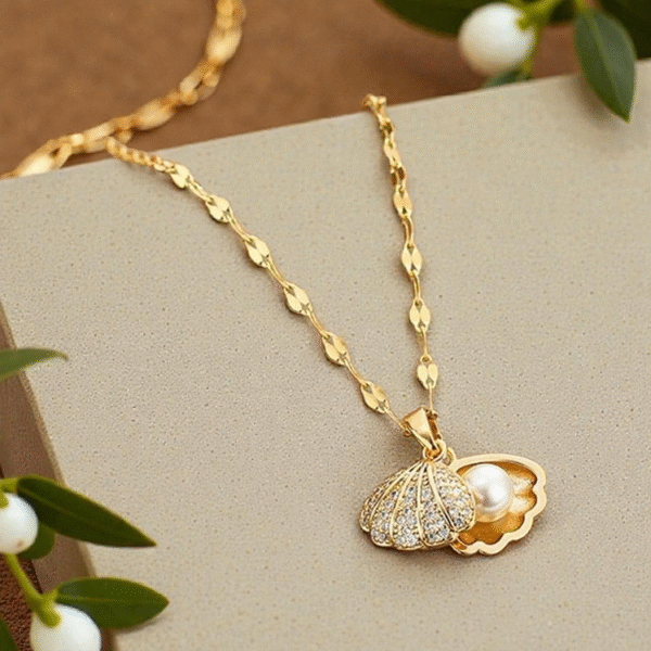 Home faux pearl shell necklace