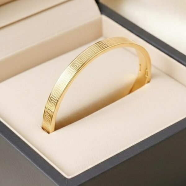 textured detail bangle