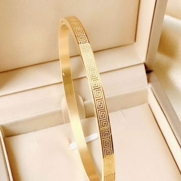 textured detail bangle