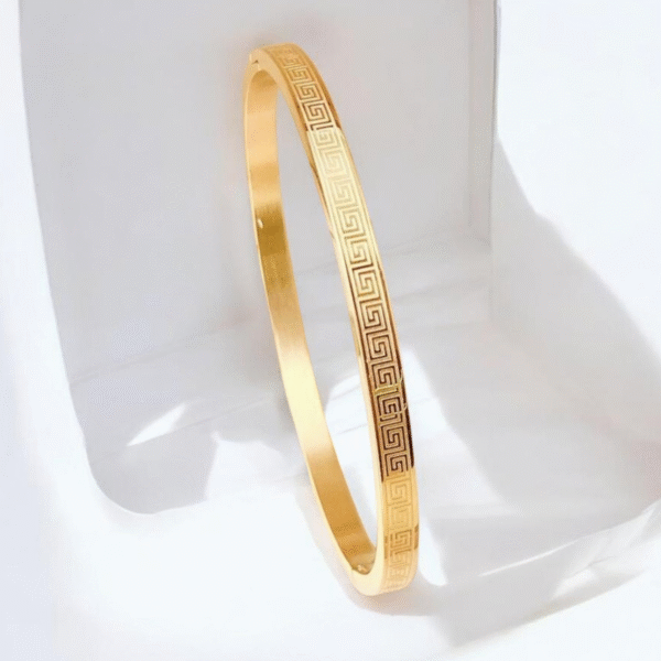 textured detail bangle