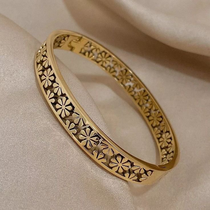 hollow flower bracelet