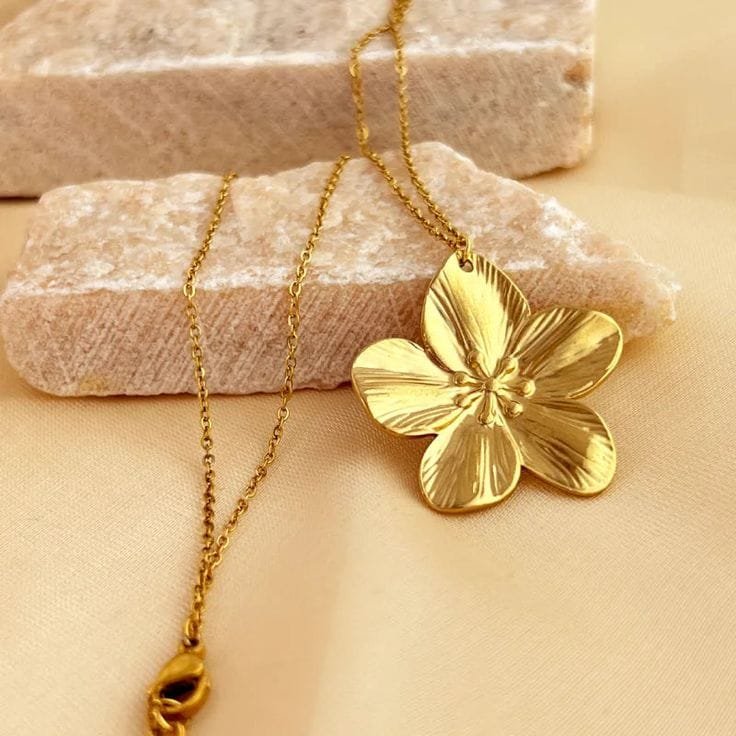 big bloom flower necklace