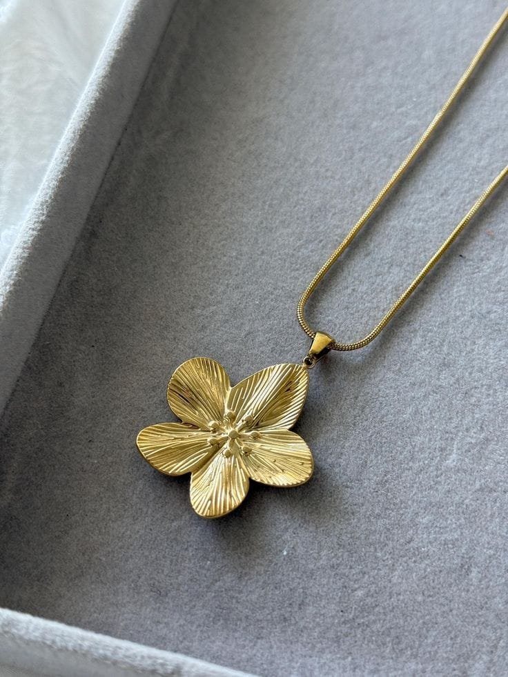 big bloom flower necklace