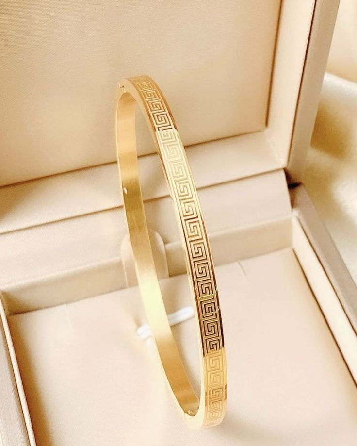 textured detail bangle