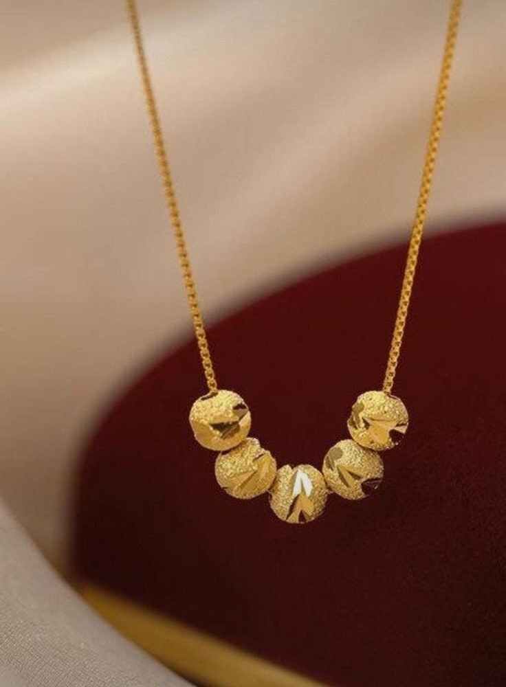 beads décor necklace